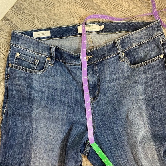 Torrid Girlfriend Two Tone Frayed Hem Jeans - Picture 14 of 15